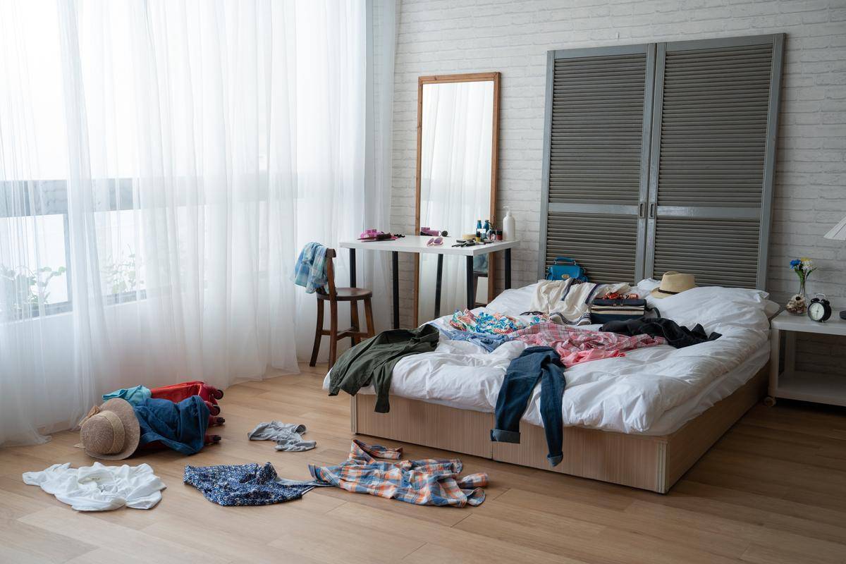 How to clean a really messy room