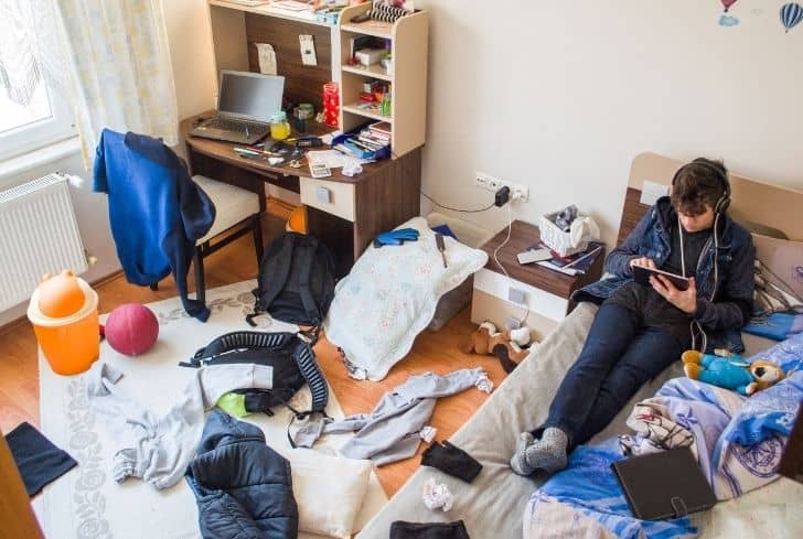 What Causes Someone to Avoid Cleaning Their House