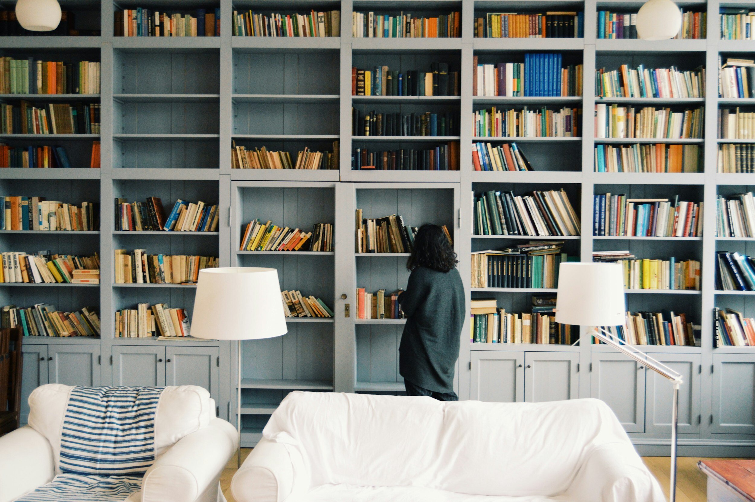 The Ultimate Guide to Cleaning and Organizing Your Home Library in Dubai